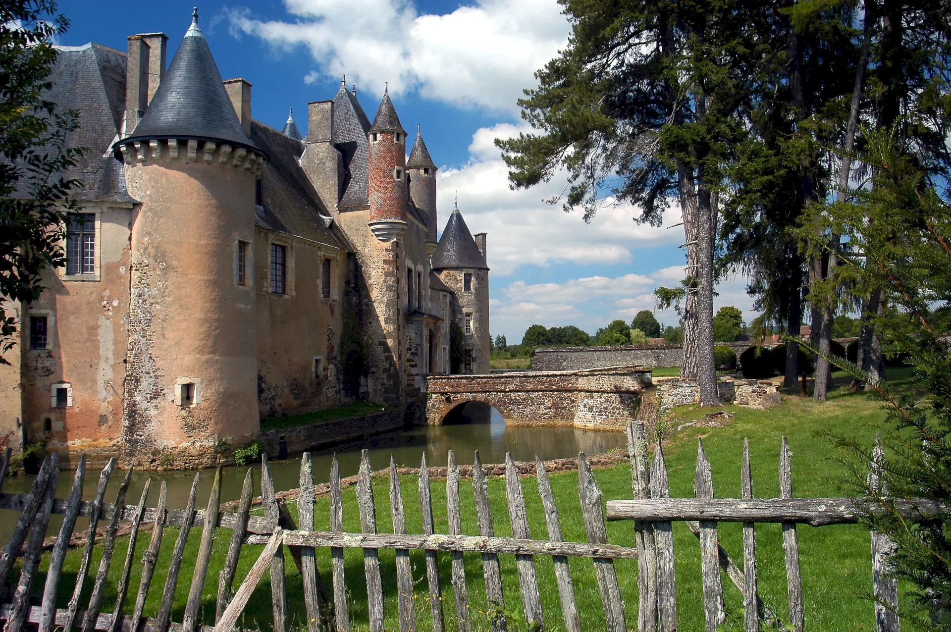 chateau-de-boucard-63d94aa9ac751847917599.webp