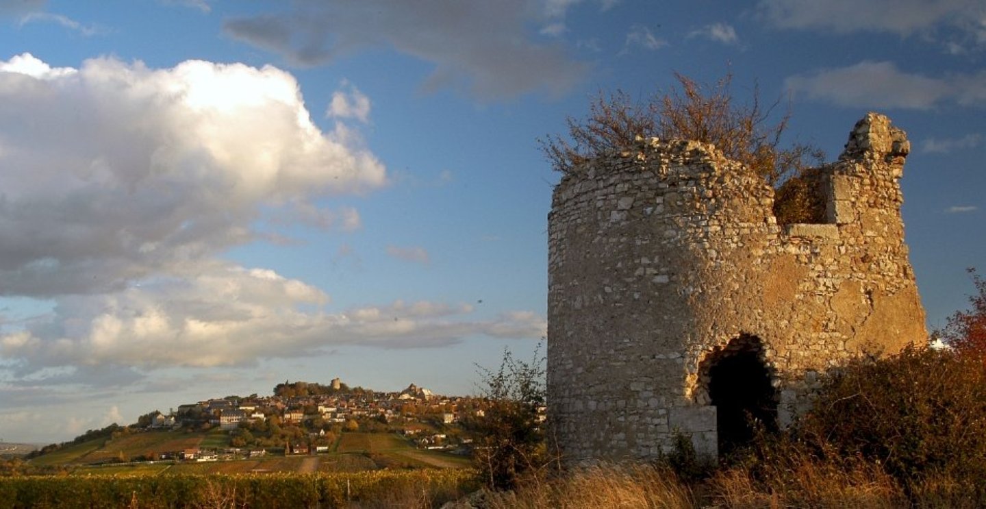 sancerre-and-windmill-ruin-63c825e82feb5766801380.jpg